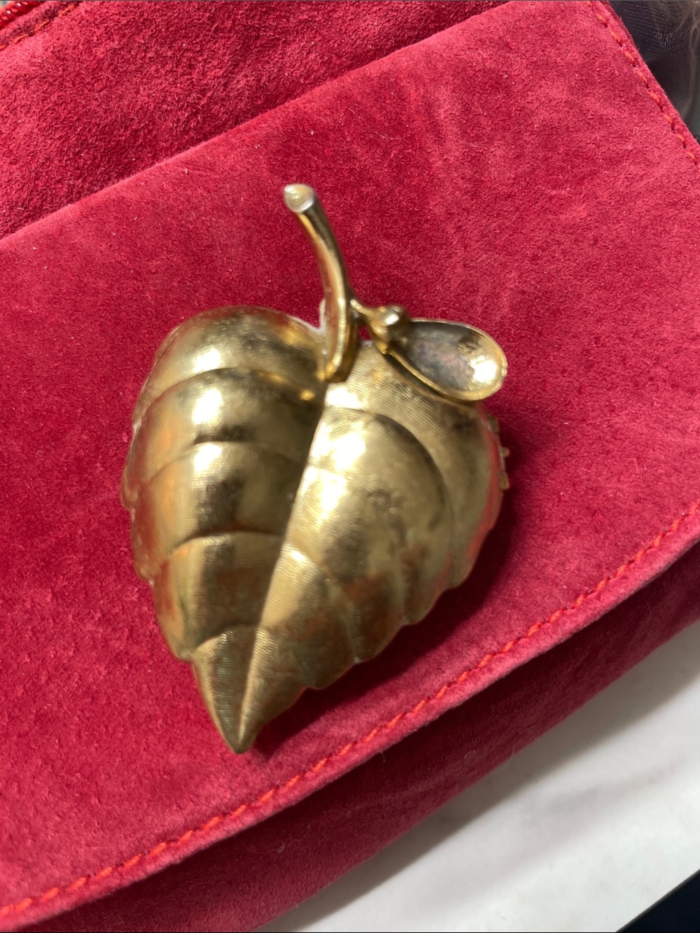 Avon 1969-1970 Gold Leaf-Shaped Brooch Pin - Women's Accessories